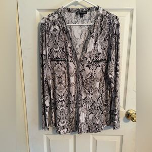 Long sleeve stretchy blouse